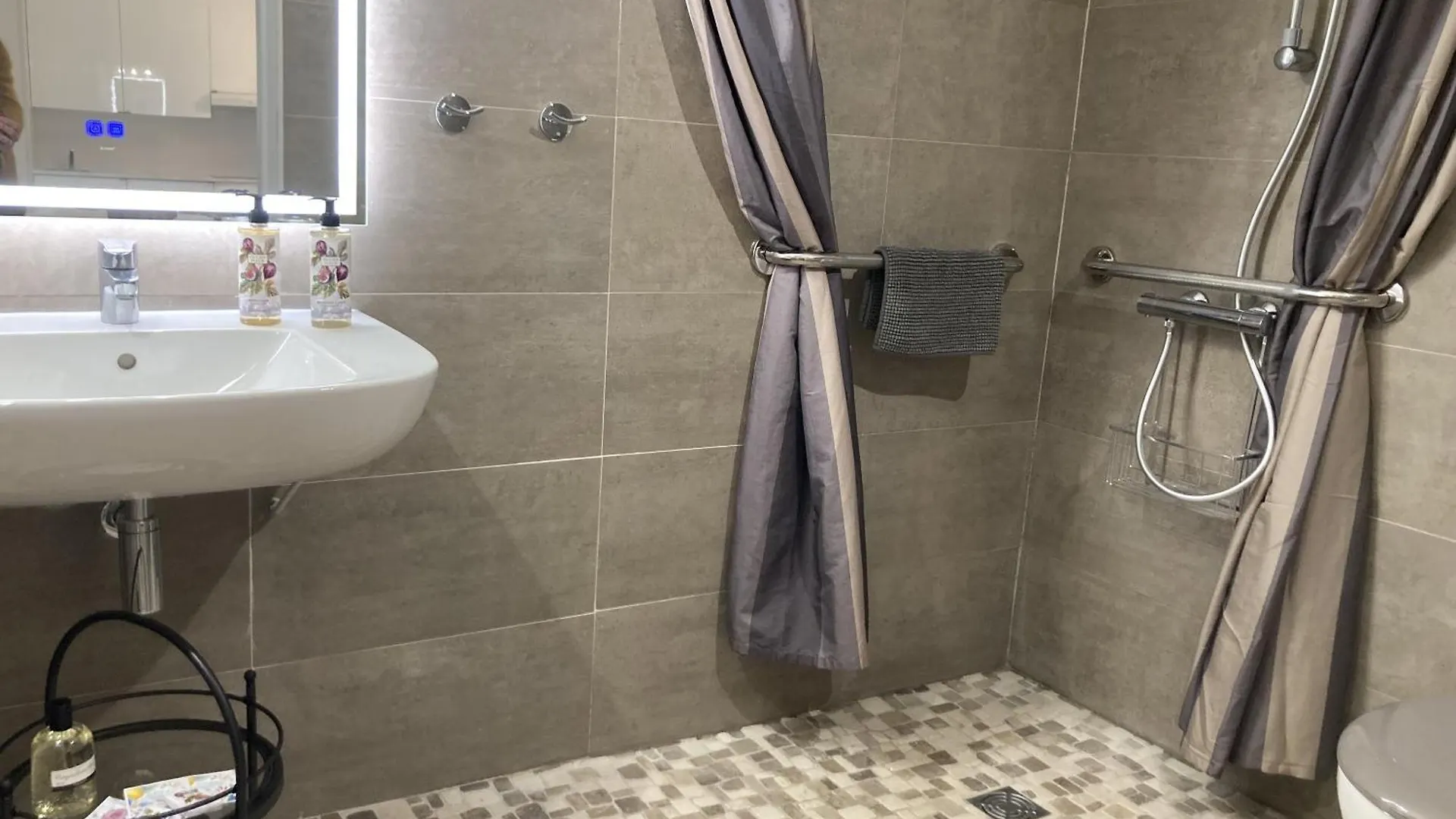 Urbain V Apartment Accessible To People With Reduced Mobility, Spa & Fitness Avignon
