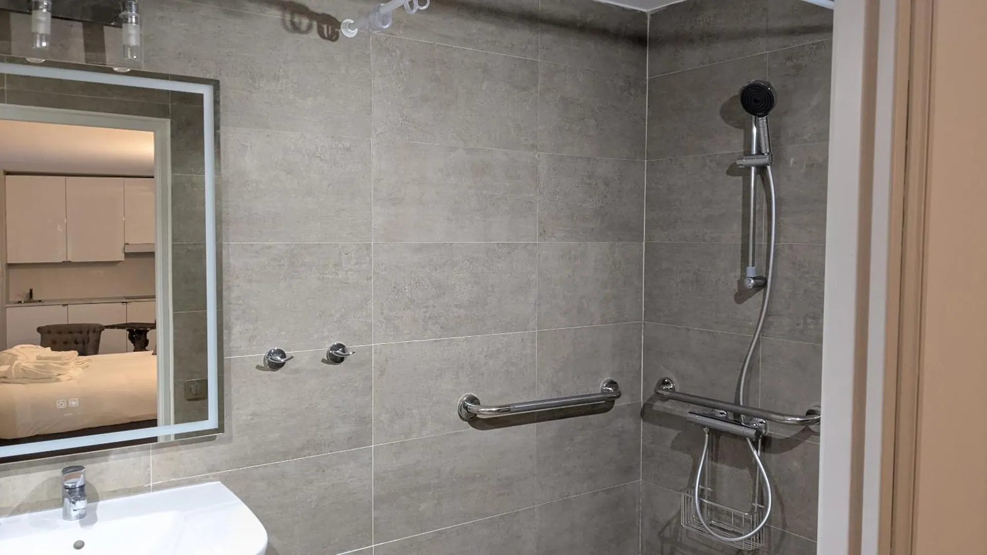 Urbain V Apartment Accessible To People With Reduced Mobility, Spa & Fitness Avignon